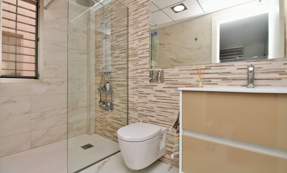Reventa - 3. Casa indepiende - Villamartin - Costa Blanca Sur