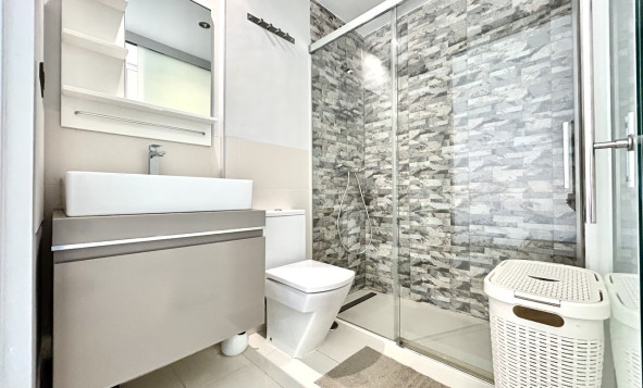 Reventa - 1. Apartamento / piso - Villamartin - Costa Blanca Sur