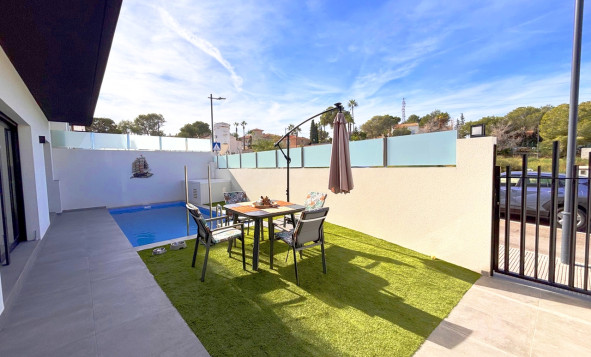 Herverkoop - 3. Vrijstaande villa - Villamartin - Costa Blanca Zuid