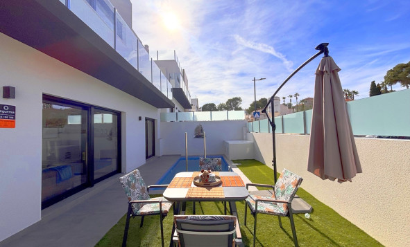 Herverkoop - 3. Vrijstaande villa - Villamartin - Costa Blanca Zuid