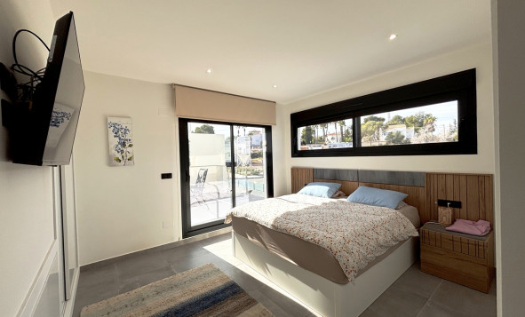 Herverkoop - 3. Vrijstaande villa - Villamartin - Costa Blanca Zuid