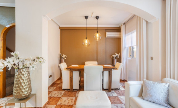 Reventa - 3. Casa indepiende - Orihuela Costa - La Regia