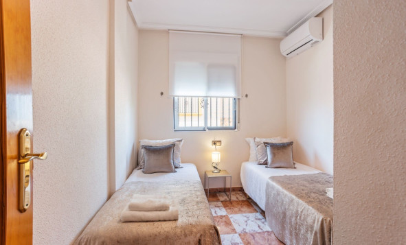 Reventa - 3. Casa indepiende - Orihuela Costa - La Regia