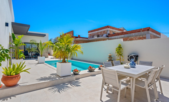 Herverkoop - 6. Vrijstaande villa - Daya Nueva - Costa Blanca Zuid