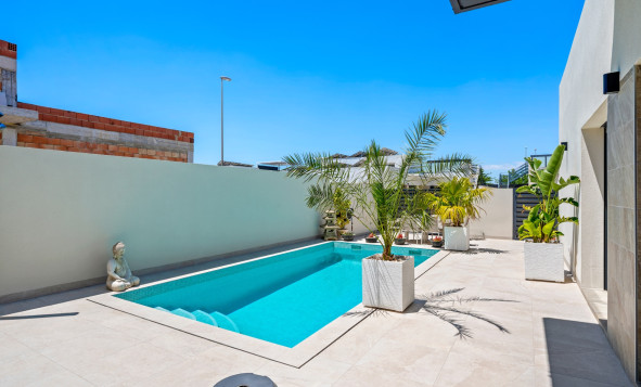 Herverkoop - 6. Vrijstaande villa - Daya Nueva - Costa Blanca Zuid