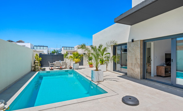 Herverkoop - 6. Vrijstaande villa - Daya Nueva - Costa Blanca Zuid