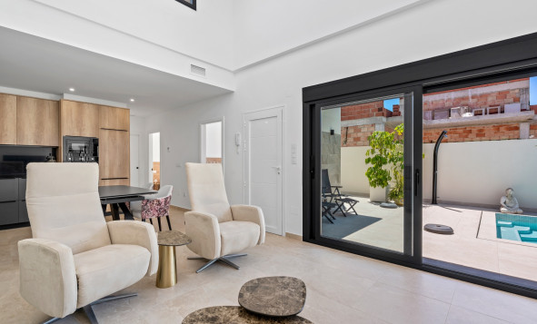 Herverkoop - 6. Vrijstaande villa - Daya Nueva - Costa Blanca Zuid