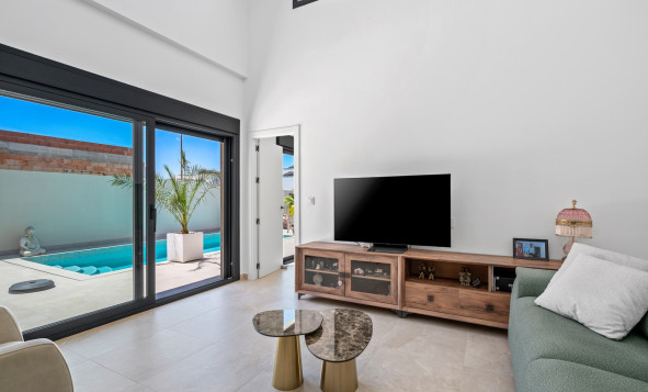 Herverkoop - 6. Vrijstaande villa - Daya Nueva - Costa Blanca Zuid