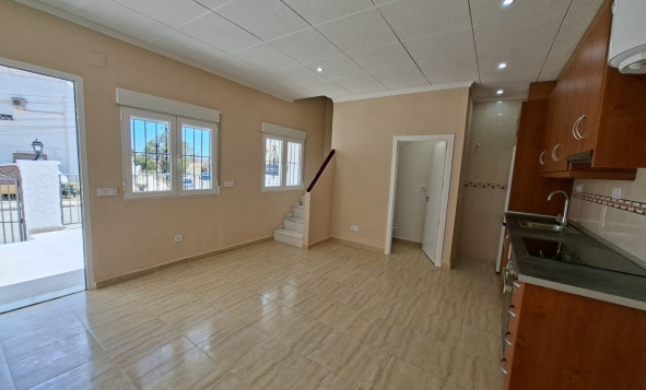 Resale - 2. Town house - La Marina - La Marina - Urbanization