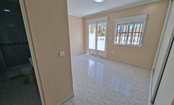 Resale - 2. Town house - La Marina - La Marina - Urbanization