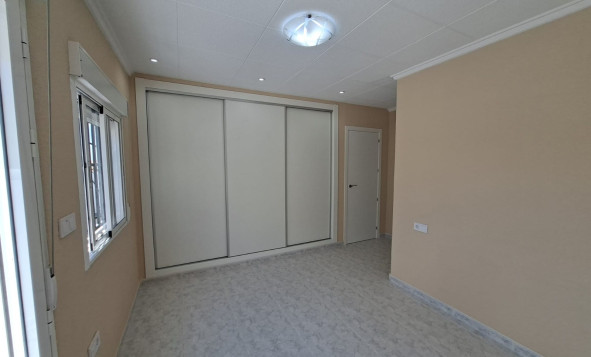 Resale - 2. Town house - La Marina - La Marina - Urbanization
