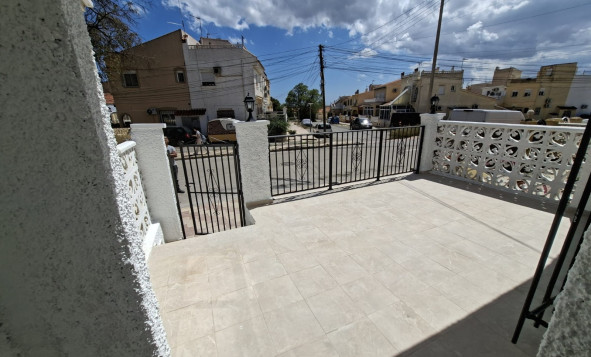 Resale - 2. Town house - La Marina - La Marina - Urbanization