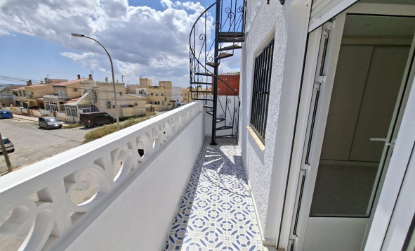 Resale - 2. Town house - La Marina - La Marina - Urbanization