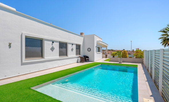 Reventa - 3. Casa indepiende - La Marina - Costa Blanca Sur