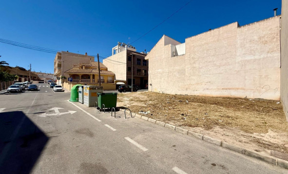 Reventa - Terreno edificable - San Miguel de Salinas - CENTRO URBANO