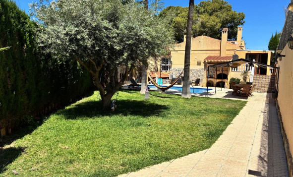 Reventa - 3. Casa indepiende - Los Balcones - Costa Blanca Sur