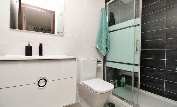 Reventa - 1. Apartamento / piso - Villamartin - Costa Blanca Sur