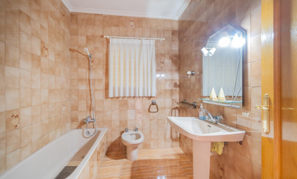 Reventa - 3. Casa indepiende - San Miguel de Salinas - Torremendo