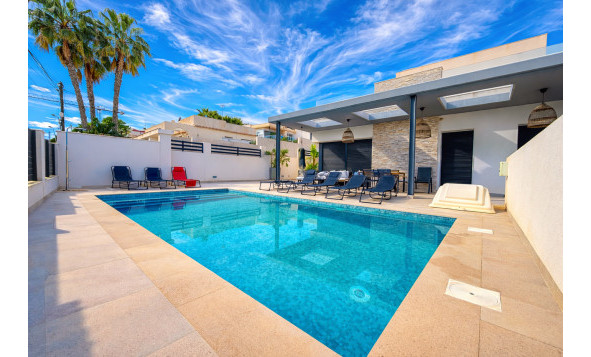 Reventa - 3. Casa indepiende - Los Balcones - Costa Blanca Sur