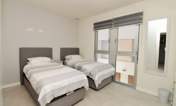 Reventa - 1. Apartamento / piso - Villamartin - Costa Blanca Sur