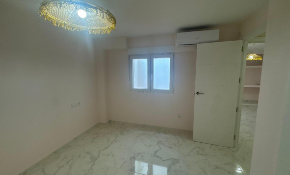 Resale - 1. Apartment / flat - Torrevieja - Muelle Pesquero