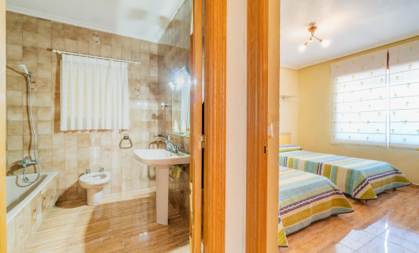 Reventa - 3. Casa indepiende - San Miguel de Salinas - Torremendo