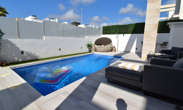 Resale - 3. Detached house - Orihuela Costa - Lomas de Cabo Roig