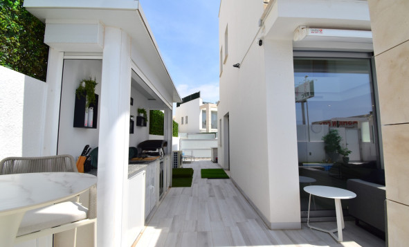 Resale - 3. Detached house - Orihuela Costa - Lomas de Cabo Roig