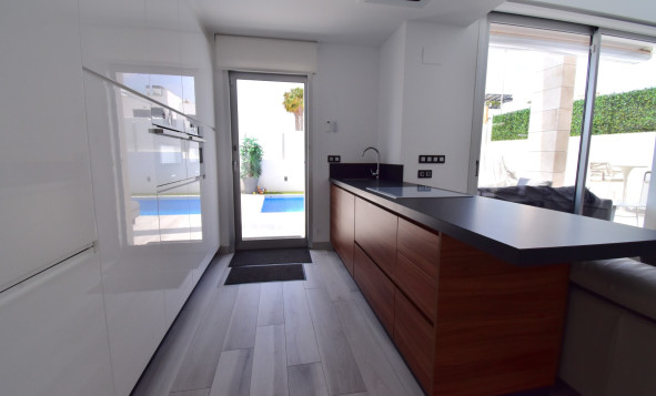 Resale - 3. Detached house - Orihuela Costa - Lomas de Cabo Roig