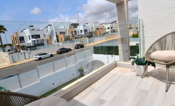 Resale - 3. Detached house - Orihuela Costa - Lomas de Cabo Roig