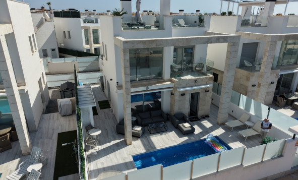 Resale - 3. Detached house - Orihuela Costa - Lomas de Cabo Roig