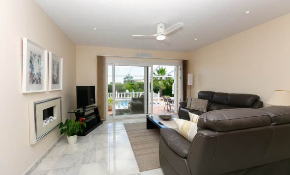 Herverkoop - 4. Halfvrijstaande villa - Los Balcones - Costa Blanca Zuid