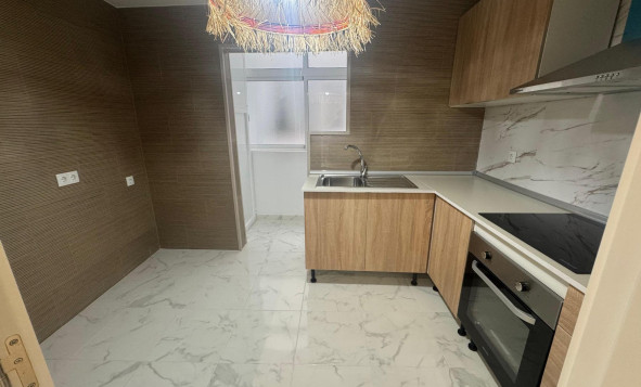 Herverkoop - 1. Appartement / flat - Torrevieja - Muelle Pesquero