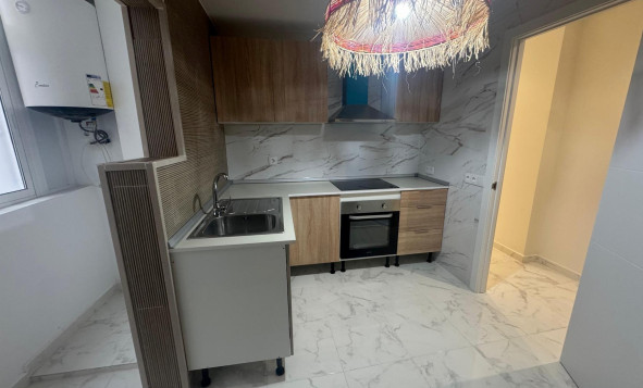 Herverkoop - 1. Appartement / flat - Torrevieja - Muelle Pesquero