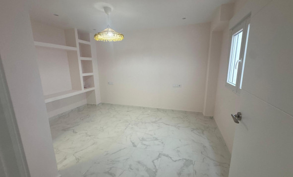 Herverkoop - 1. Appartement / flat - Torrevieja - Muelle Pesquero