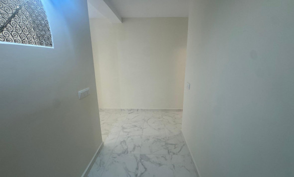 Herverkoop - 1. Appartement / flat - Torrevieja - Muelle Pesquero