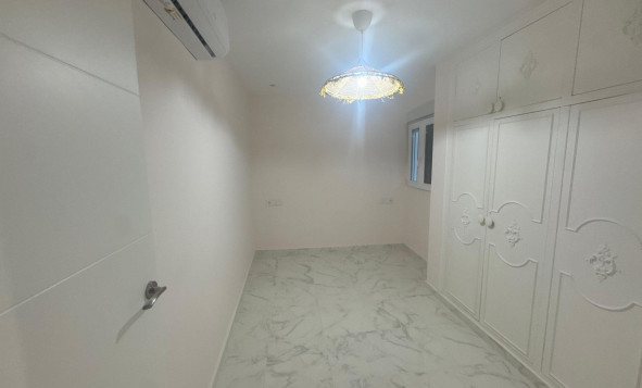Herverkoop - 1. Appartement / flat - Torrevieja - Muelle Pesquero