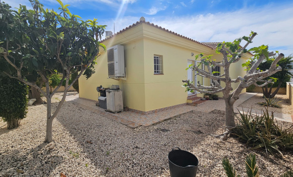 Herverkoop - 3. Vrijstaande villa - La Marina - Costa Blanca Zuid