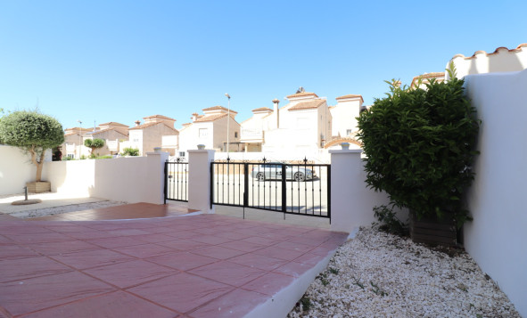 Reventa - 3. Casa indepiende - San Miguel de Salinas - Lake View Mansions