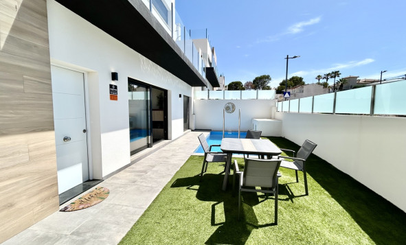 Reventa - 3. Casa indepiende - Villamartin - Costa Blanca Sur