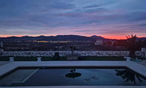 Reventa - 3. Casa indepiende - Pinoso - Costa Blanca Norte 