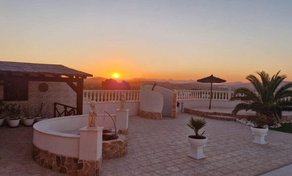 Reventa - 3. Casa indepiende - Pinoso - Costa Blanca Norte 