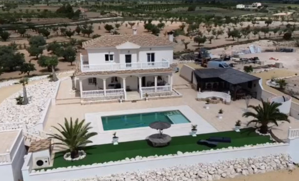 Resale - 3. Detached house - Pinoso - Costa Blanca North