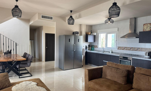 Resale - 3. Detached house - Pinoso - Costa Blanca North