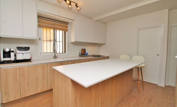 Herverkoop - 3. Vrijstaande villa - Villamartin - Costa Blanca Zuid