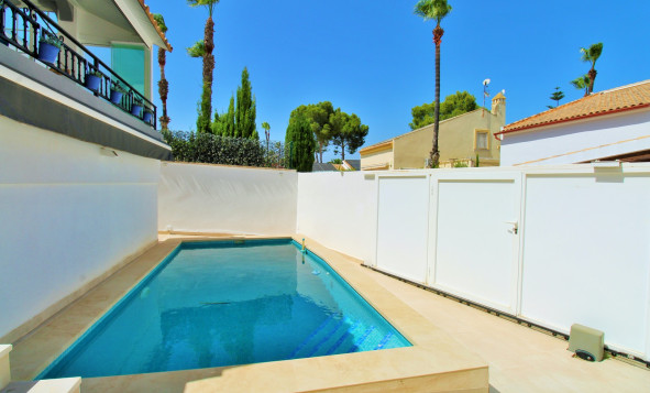 Herverkoop - 3. Vrijstaande villa - Villamartin - Costa Blanca Zuid