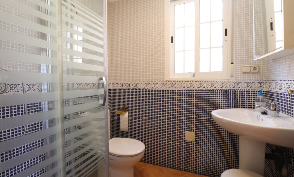 Herverkoop - 3. Vrijstaande villa - Algorfa - Costa Blanca Zuid