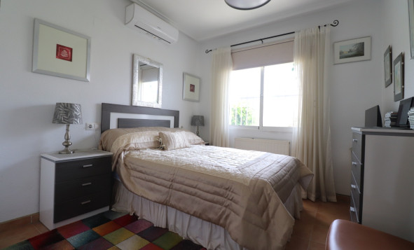 Herverkoop - 3. Vrijstaande villa - Algorfa - Costa Blanca Zuid