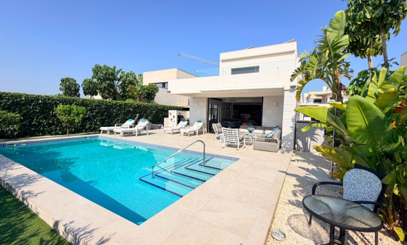 Herverkoop - 3. Vrijstaande villa - Los Montesinos - Costa Blanca Zuid