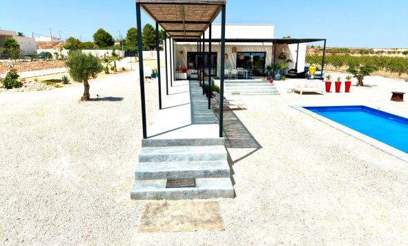Herverkoop - 3. Vrijstaande villa - Pinoso - Costa Blanca Noord